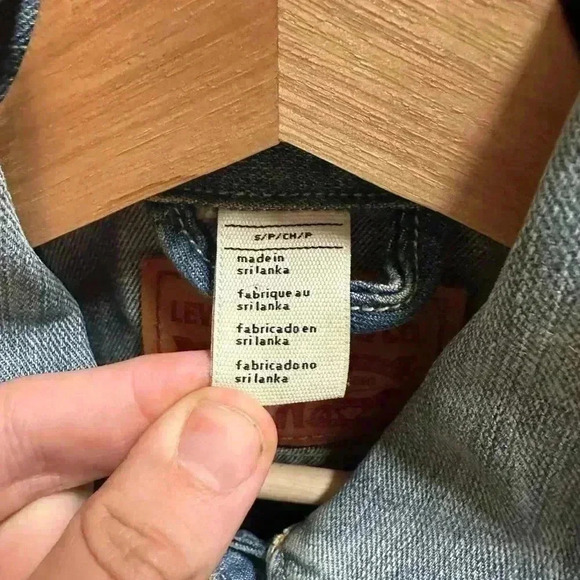 Levi’s Light Wash Denim Jacket Small - Picture 4 of 5
